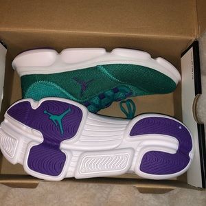 turquoise jordan’s, brand new never worn! so comfy, comment if interested (: